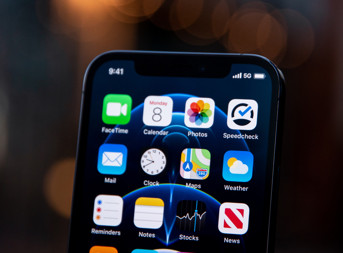 綦江苹果手机维修分享为什么 iPhone 12 在冬季会自动关机 